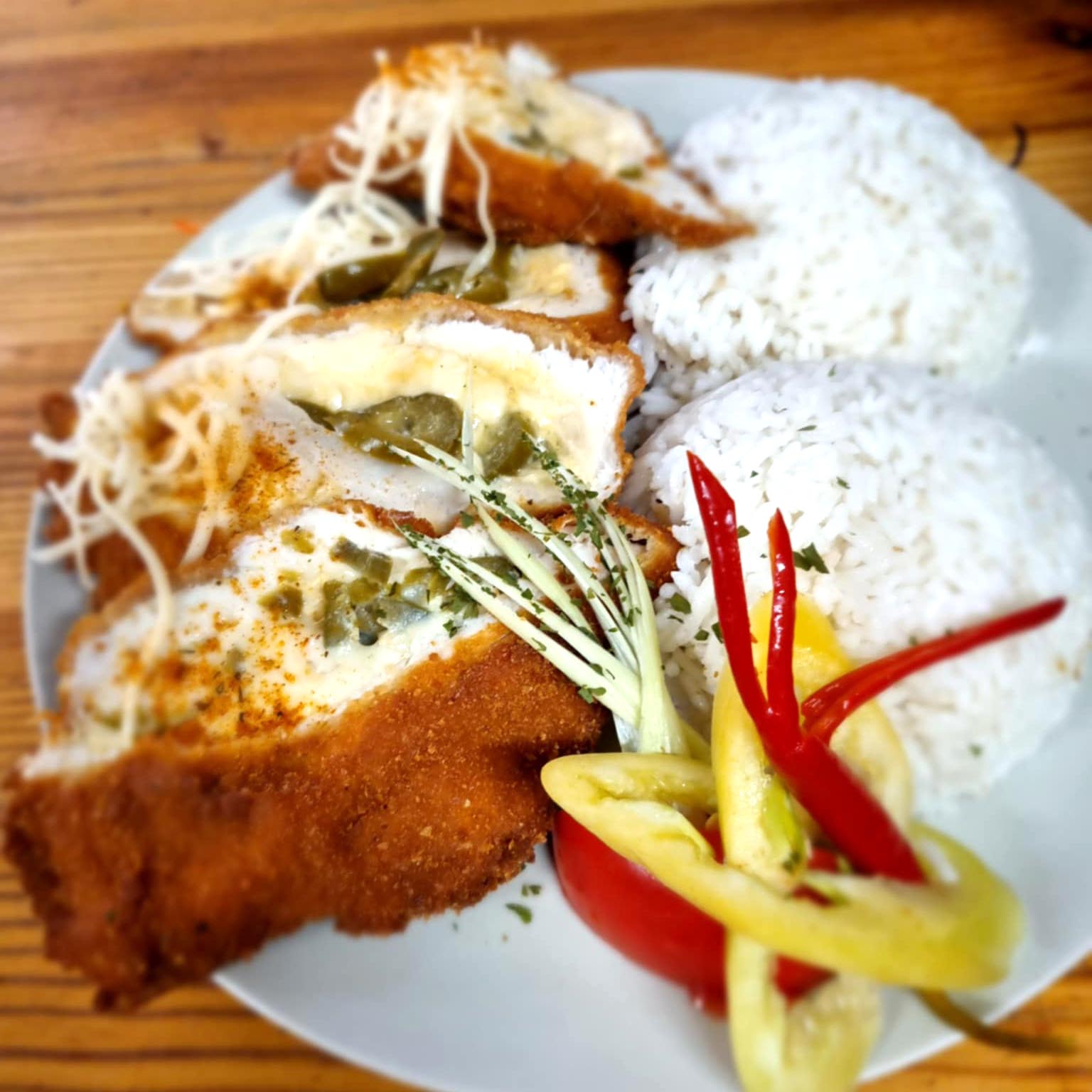 Jalapeno paprikával és füstölt sajttal töltött csirkemell